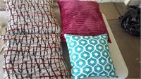 4 pillows and tote/lid