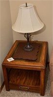 End Table w/ Nice 26" t Lamp