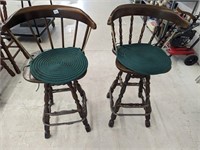 2 bar stools