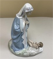 LLADRO Holy Night Porcelain Figurine