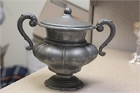 Petwr Urn with Lid