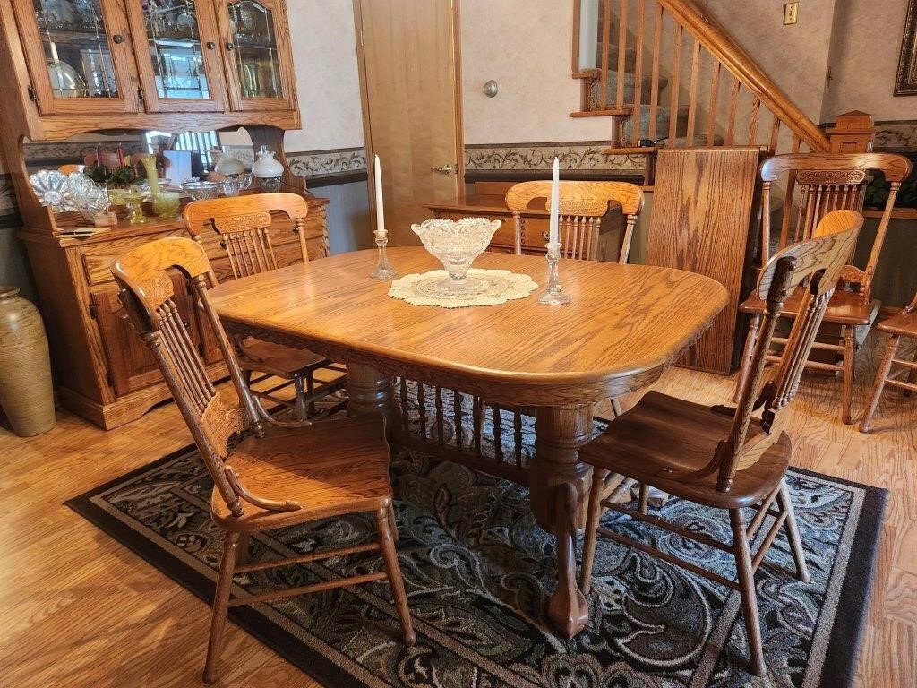 Oak look Dining Table with 2 18in leaves and 6