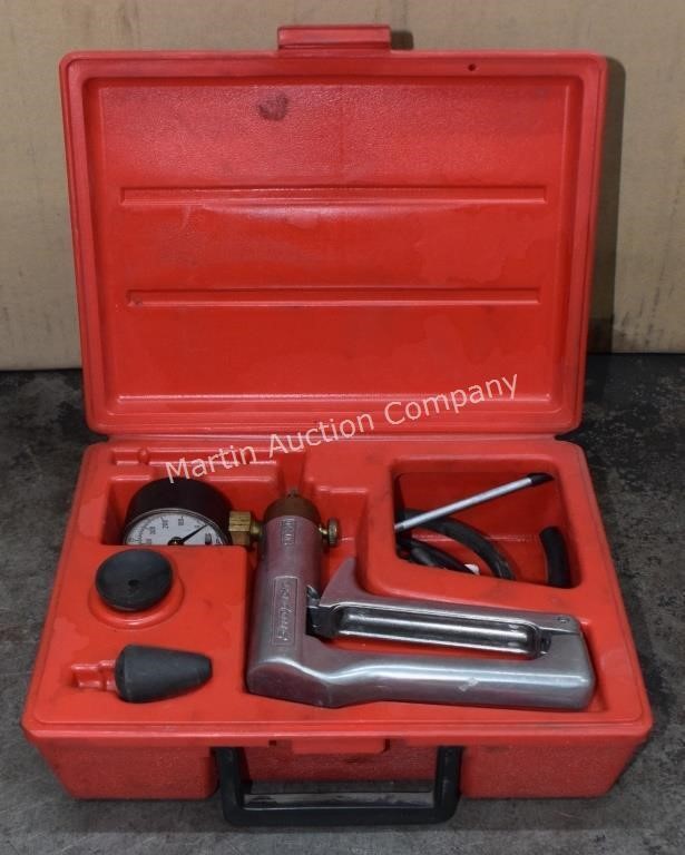 (S1) Snap-On Vacuum Tester w/ Case