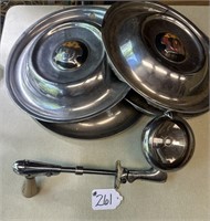 SET OF FOUR VINTAGE HUBCAPS, VEHICLE SPOT LIGHT