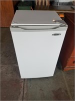 Haier Dorm Fridge 19 & 1/2 x 20 x 33 & 1/2"