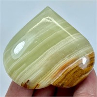 441 CTs Top Quality Bended Onyx Healing Heart