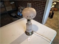 Stunning Antique Art Glass Lamp