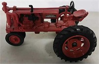 Ertl Farmall farm show Edition F-20 toy tractor