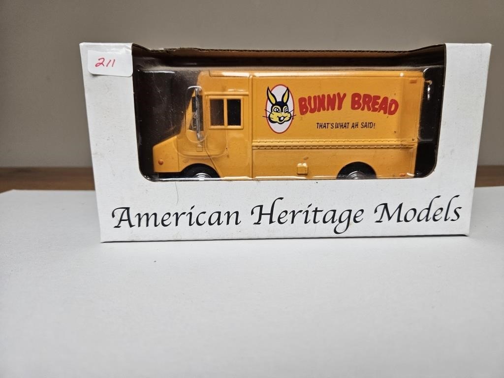 AMERICAN MODELS HERITAGE BUNNY BREAD