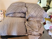Full Size Comforter, 1 pillow, 1 sheet