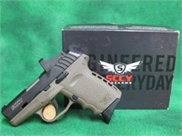 SCCY CPX-2 9MM PISTOL W/ 2 MAGS, RED DOT LIKE NEW