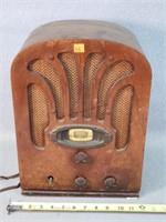 Vintage General Electric Radio - As Is