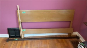 Full-size wood bedframe w/ metal rails. 32x55.