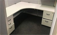 L Shaped desk, with right and left return 5.5x6'