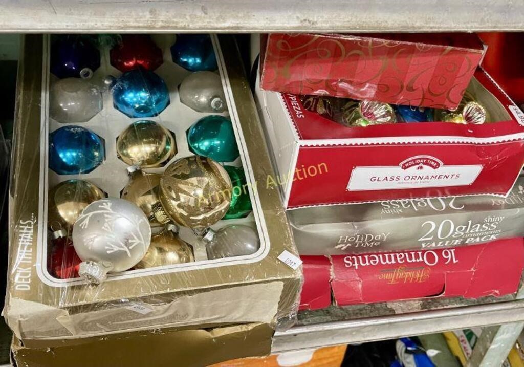 LOT - CHRISTMAS ORNAMENTS