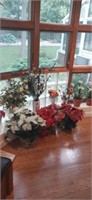 Lot with decorative (fake) flowers and vases