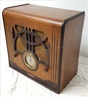 Cub Art Deco Tombstone Radio
