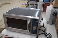 Sharp 1000W Commercial Microwave (works)