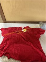 Knox Rose, size large red shirt
