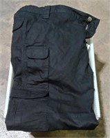 (J) 6 Men's cargo pants size approximately 36/32