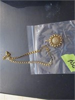 Old style costume jewllery necklace (locket style)