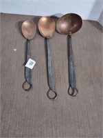 Vtg/antique copper spoons and ladle with hand