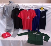 Mixed lot of various clothing w/ t-shirts.