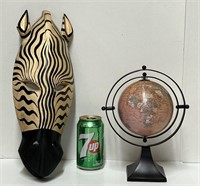 Globe armillaire sur pied en métal+ sculpture en