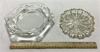 2 glass dishes