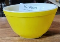 SMALL YELLOW PYREX OVENWARE BOWL