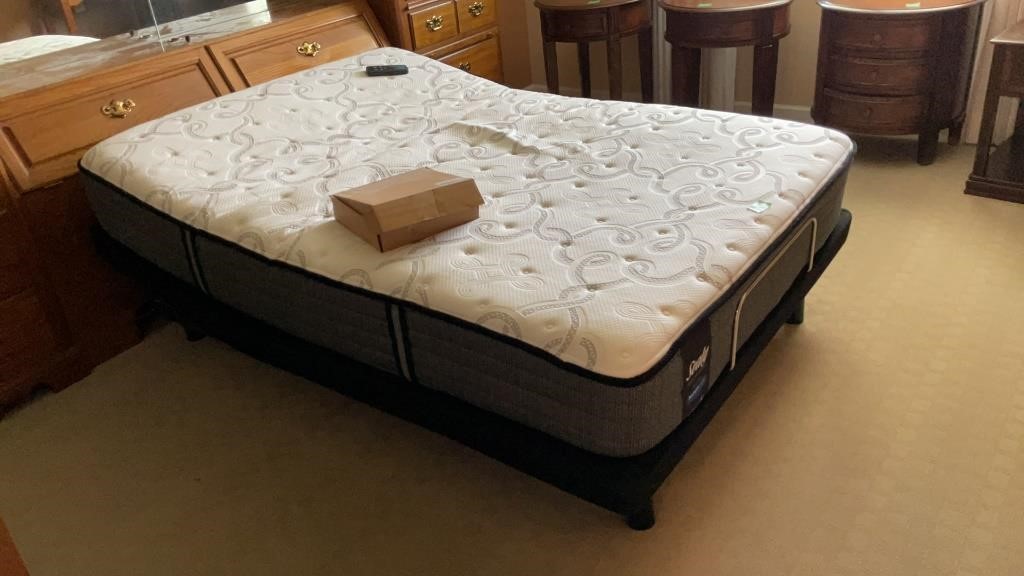 Full size Sealy lift bed with heavy base and