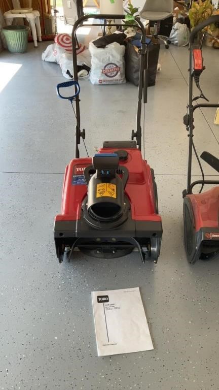 Toro snow thrower with manual