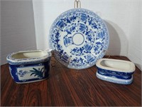 2 chinoiserie planters and a blue and white decor