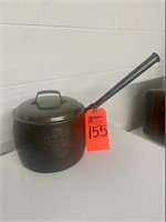 No 7 Kenrick 8 pints cast iron pot with lid