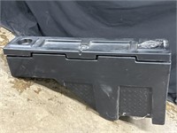 DeeZee wheelwell Poly tool box