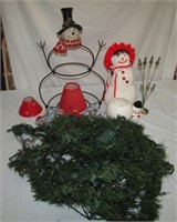 10 Ft Lighted Garland & Deco Items
