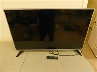 48 in. LG tv with remote TESTED