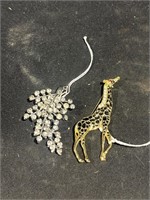 Giraffe & flower brooch