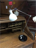 ADJUSTABLE CHROME DESK LAMP