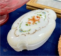 VINTAGE VICTORIAN MILK GLASS TRINKET BOX HAND