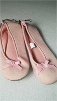 Ladies size 5-6 pink foam slippers