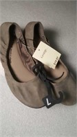 Ladies size 7 taupe flats