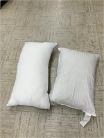 Lot of 2 pillows