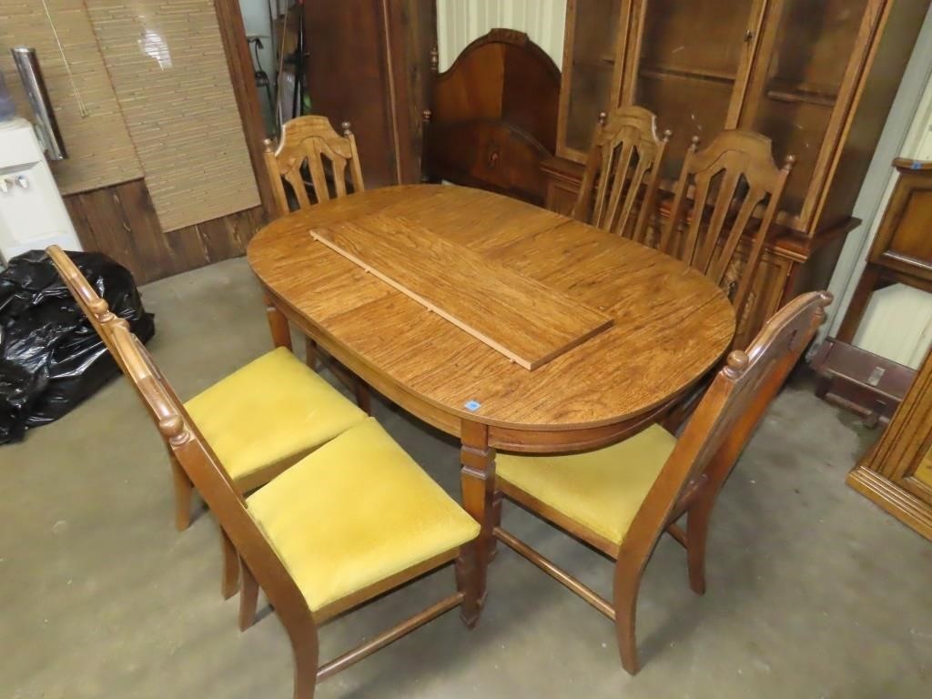 Oval Dining Table w/ 6 Chairs
