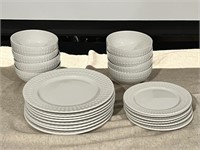 White Diamond Pattern Plates & Bowls 22-piece Set