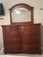 Broyhill Dresser With Mirror 5ftx7ftx20in