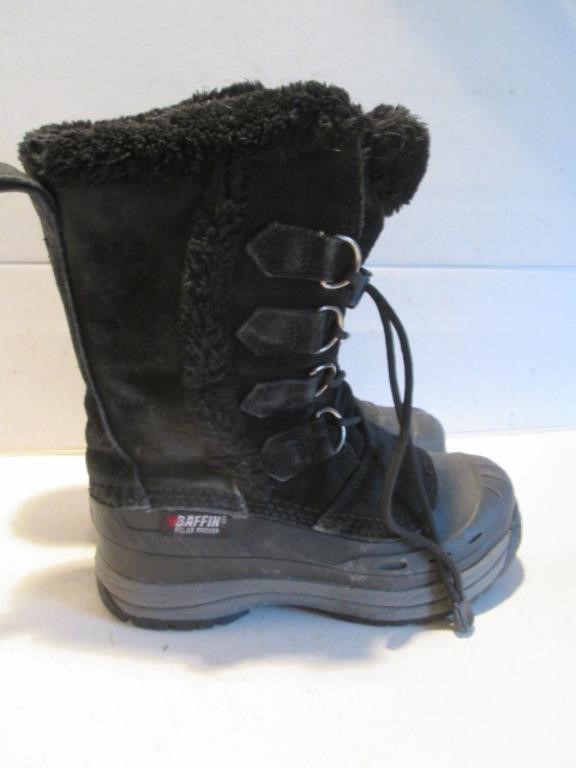 GUC BAFFIN BOOTS SIZE 7