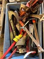 Box lot of miscellaneous tools, pipe tools, 15