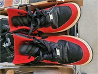 AIR FORCE AND JORDANS SIZE 9