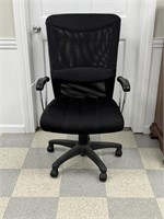 Black Mesh and Cloth Swivel Office Chair
